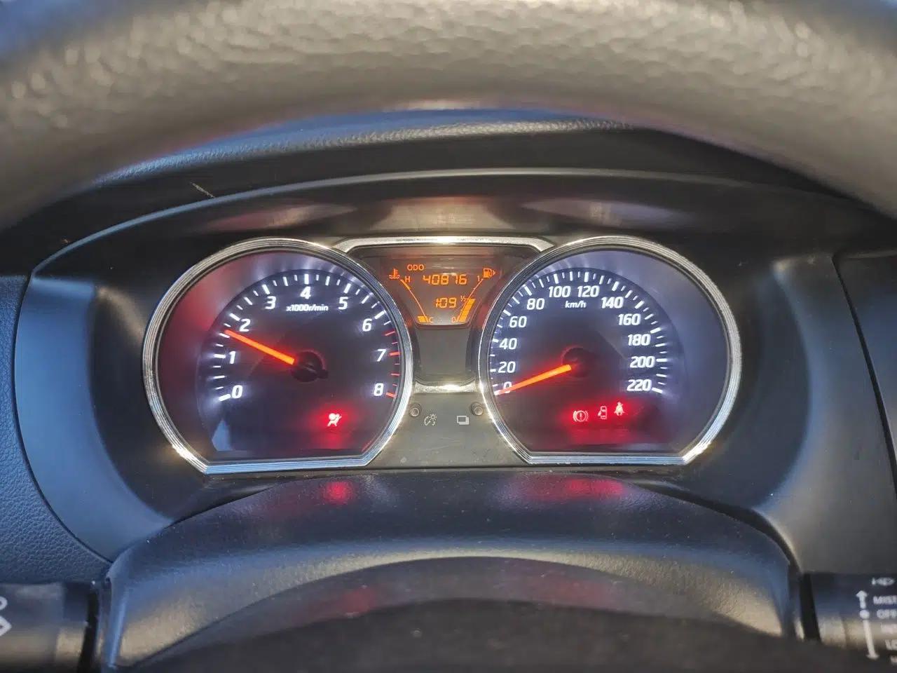 Nissan Livina 2013 1.6XE Manual Comfort Edition — миниатюра 11