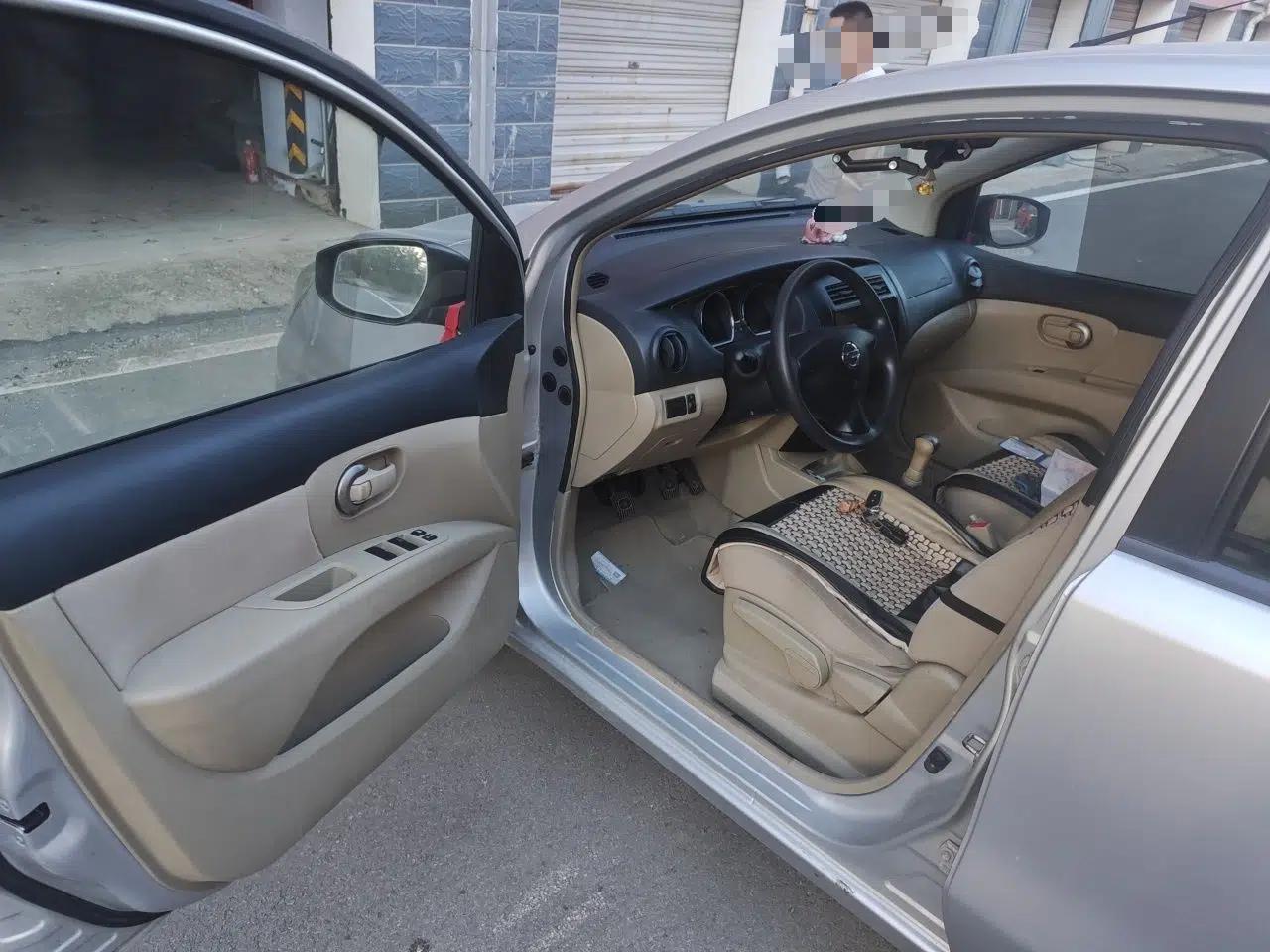 Nissan Livina 2013 1.6XE Manual Comfort Edition — миниатюра 16