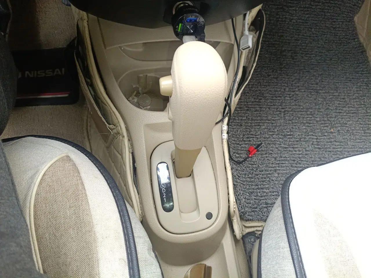 Nissan Livina 2010 Jingyue Edition 1.6L Automatic All-in-One Model — миниатюра 14