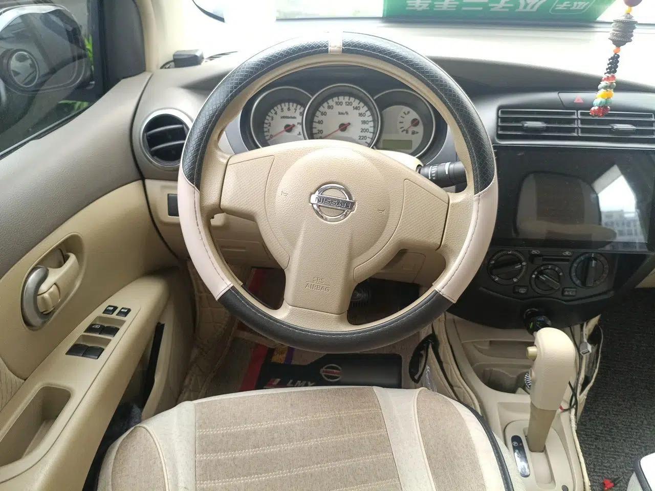 Nissan Livina 2010 Jingyue Edition 1.6L Automatic All-in-One Model — миниатюра 10