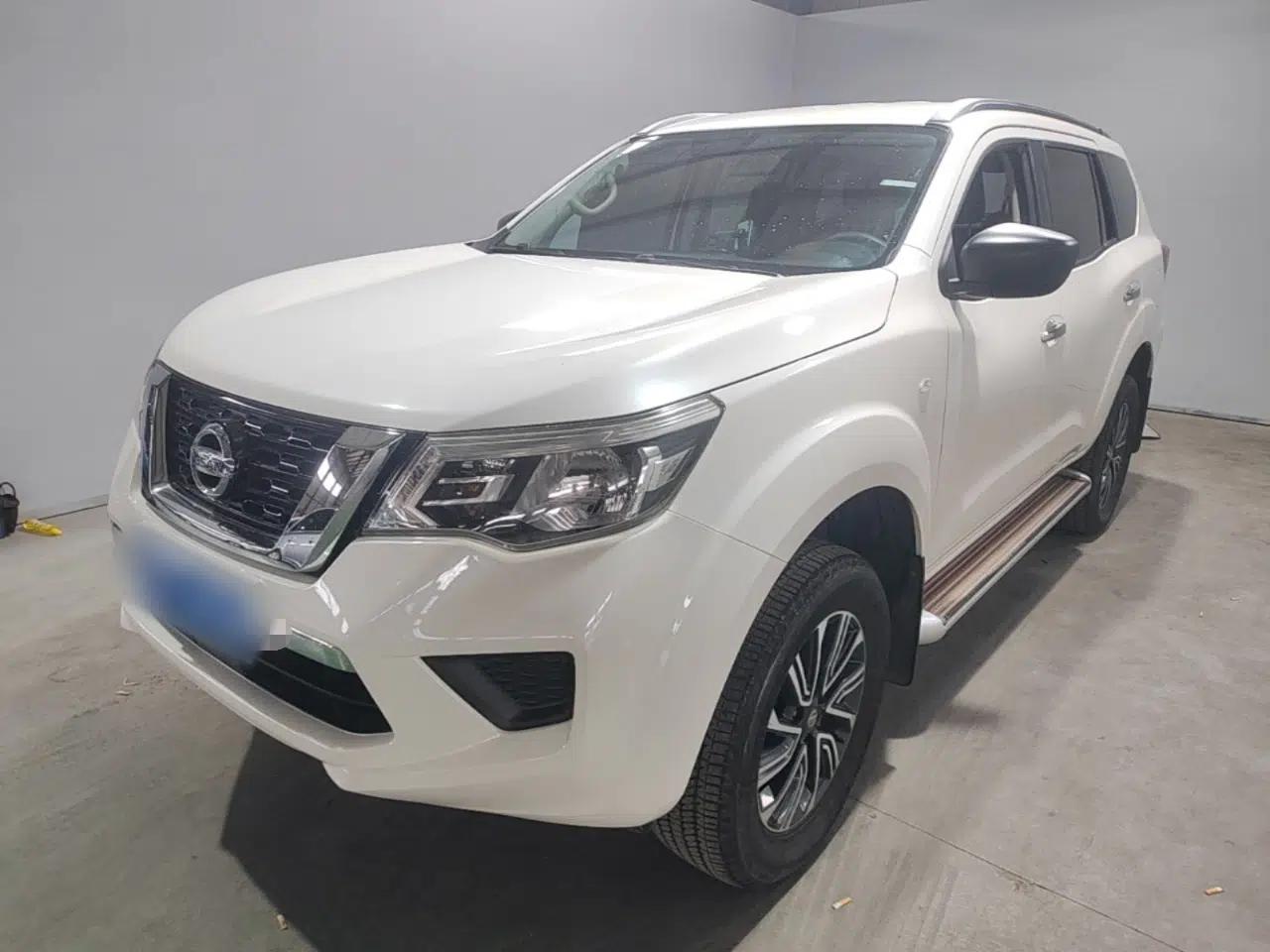 Nissan Terra 2018 2.5L Manual Two-Wheel Drive Elite Edition — миниатюра 1