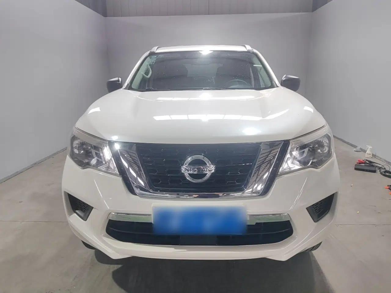 Nissan Terra 2018 2.5L Manual Two-Wheel Drive Elite Edition — миниатюра 2