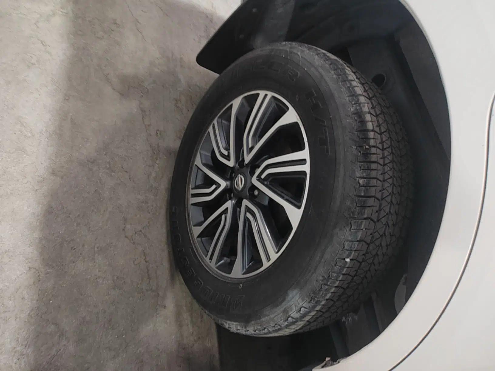 Nissan Terra 2018 2.5L Manual Two-Wheel Drive Elite Edition — миниатюра 11