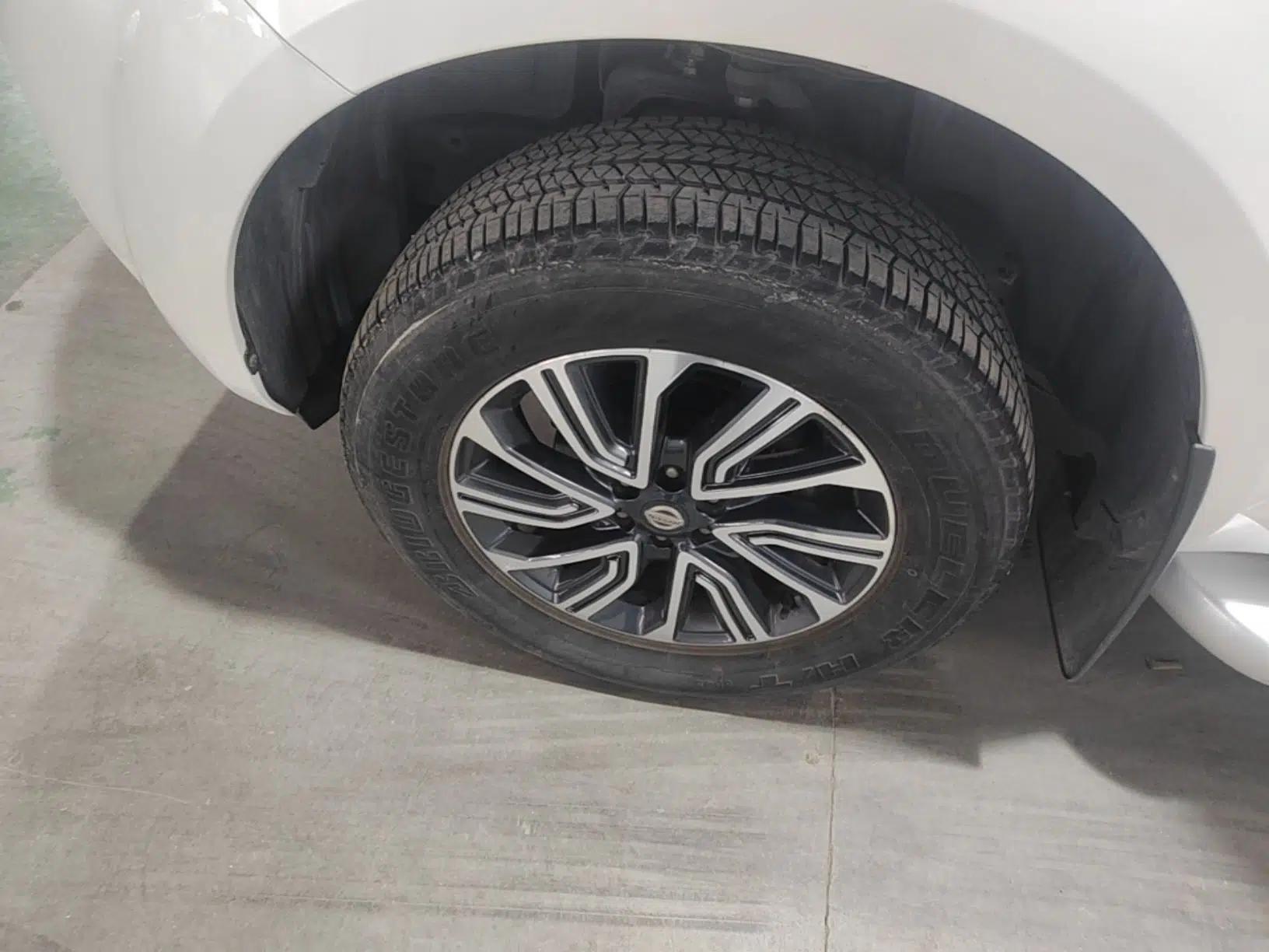Nissan Terra 2018 2.5L Manual Two-Wheel Drive Elite Edition — миниатюра 15