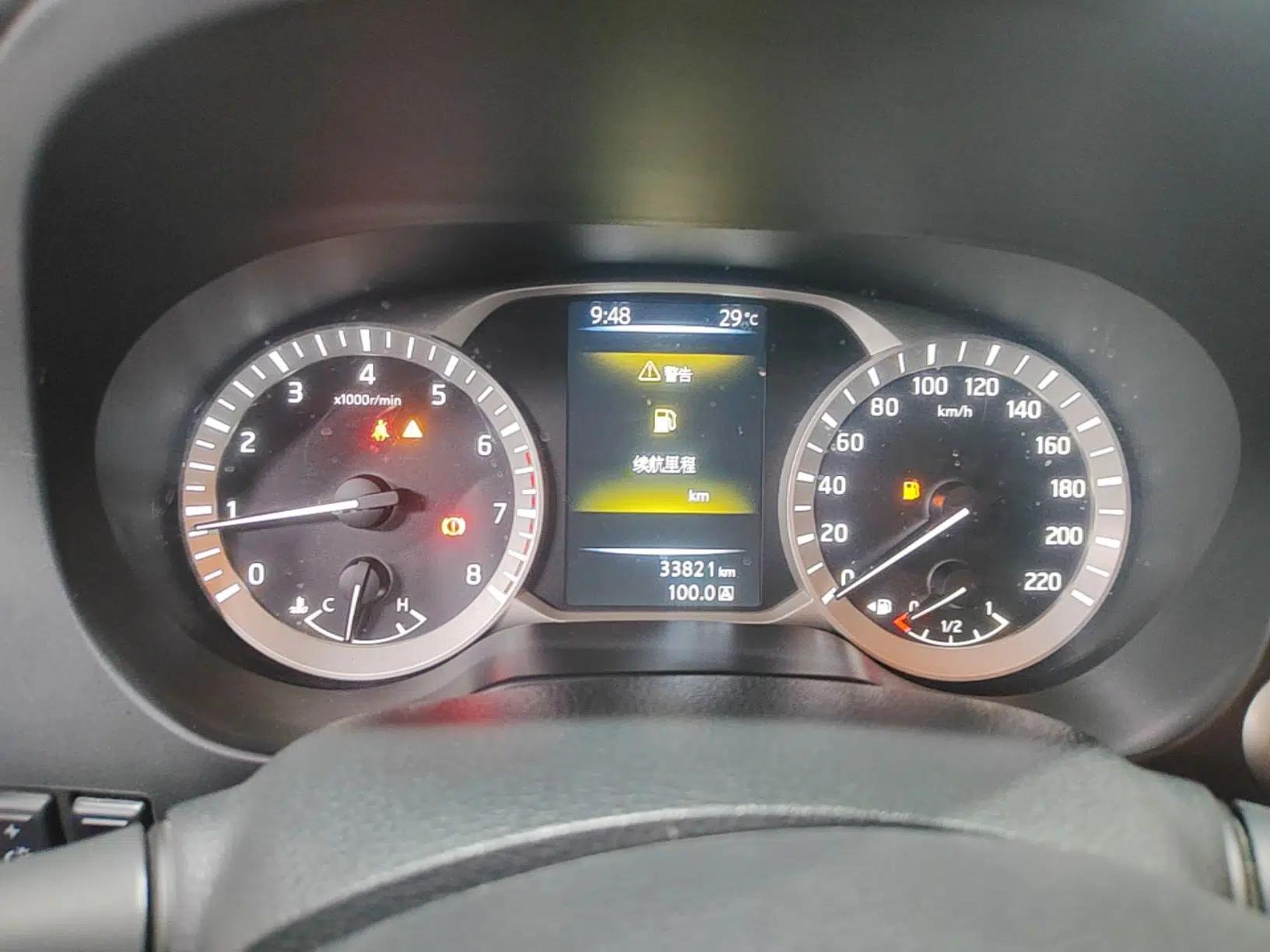 Nissan Terra 2018 2.5L Manual Two-Wheel Drive Elite Edition — миниатюра 19