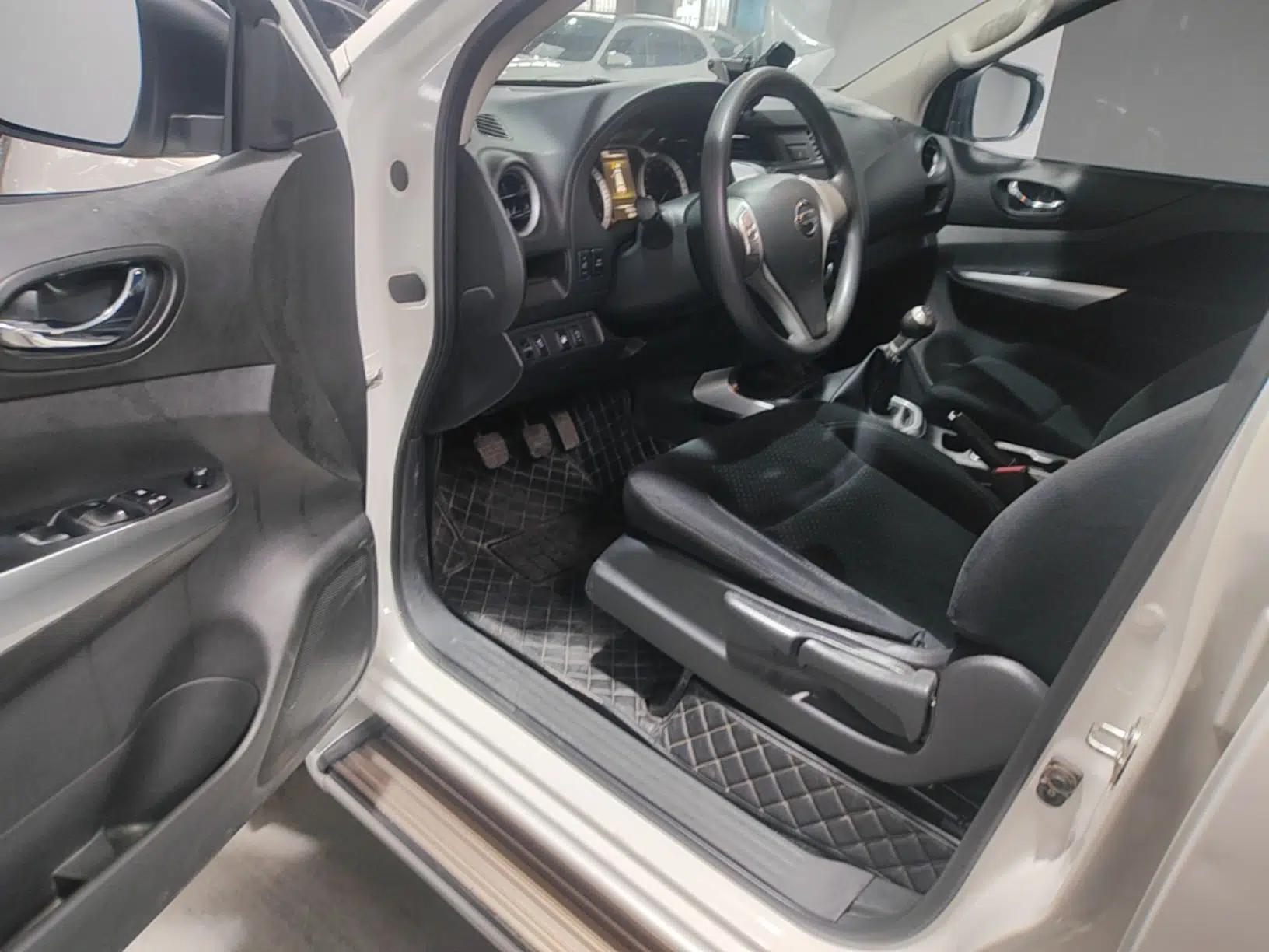 Nissan Terra 2018 2.5L Manual Two-Wheel Drive Elite Edition — миниатюра 23