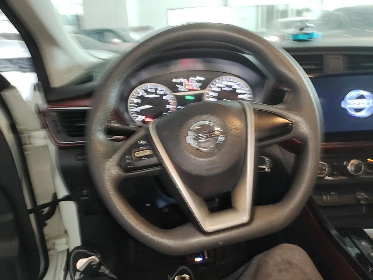 Nissan Lannia 2016 1.6L CVT Cool Edition — миниатюра 18