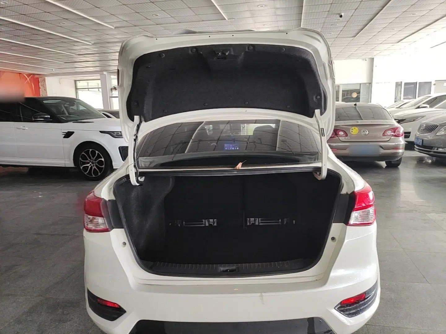 Nissan Lannia 2016 1.6L CVT Cool Edition — миниатюра 27
