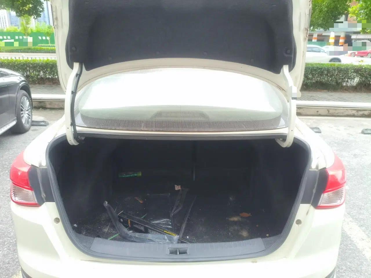 Nissan Lannia 2016 1.6L CVT High-Energy Version — миниатюра 16