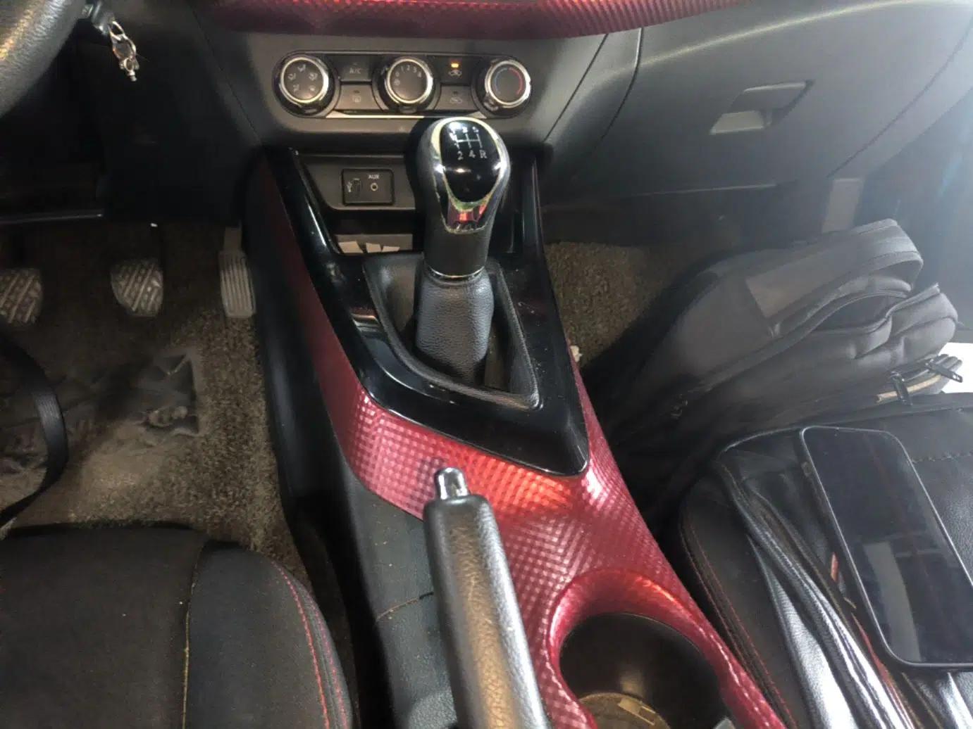 Nissan Lannia 2016 1.6L Manual Cool Edition — миниатюра 16