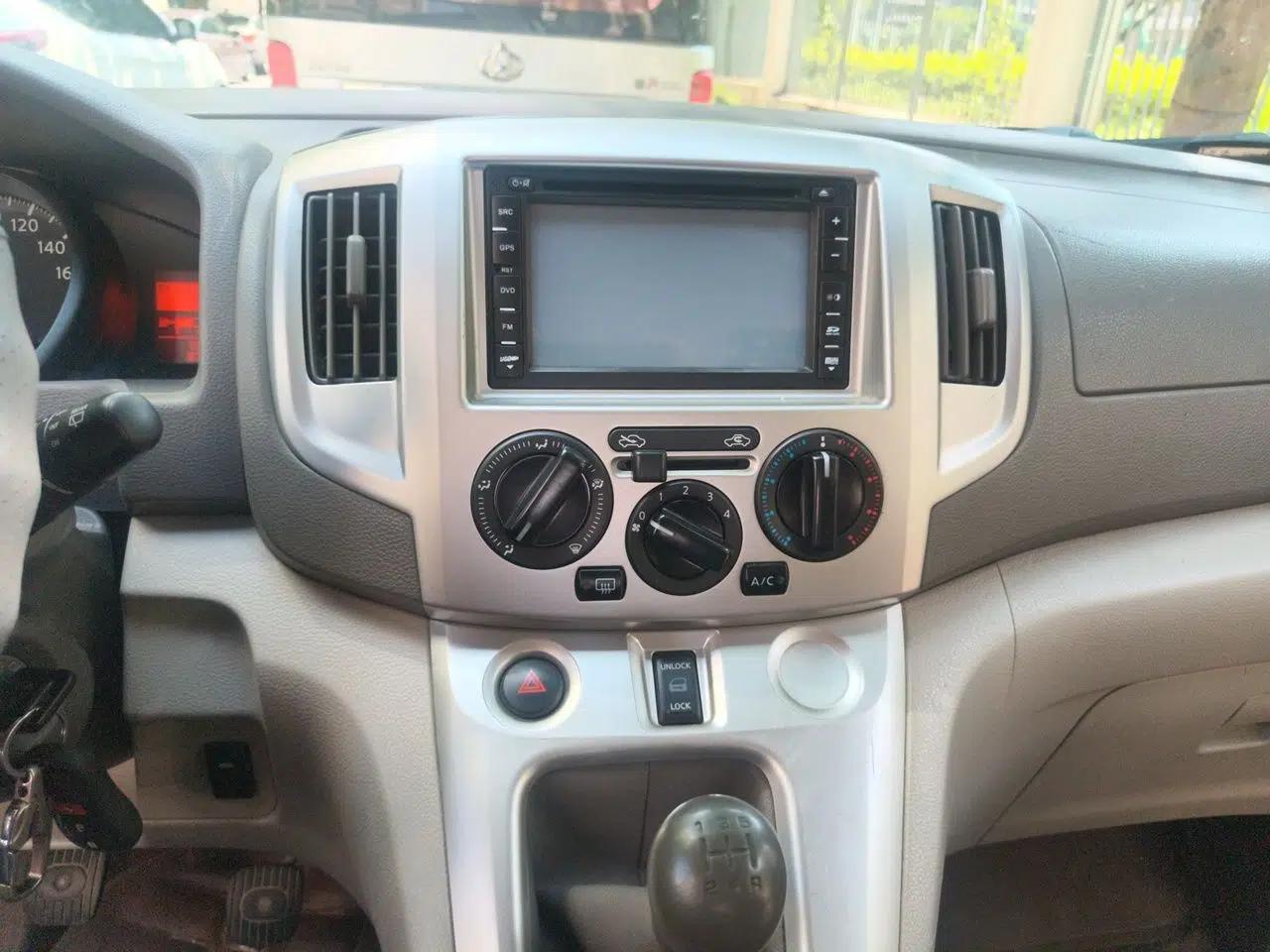 Nissan NV200 2016 Revised Version 1.6L Manual Luxury Edition — миниатюра 13