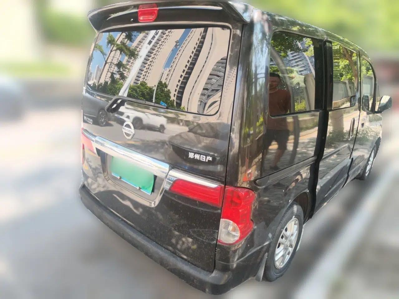 Nissan NV200 2016 Revised Version 1.6L Manual Luxury Edition — миниатюра 6