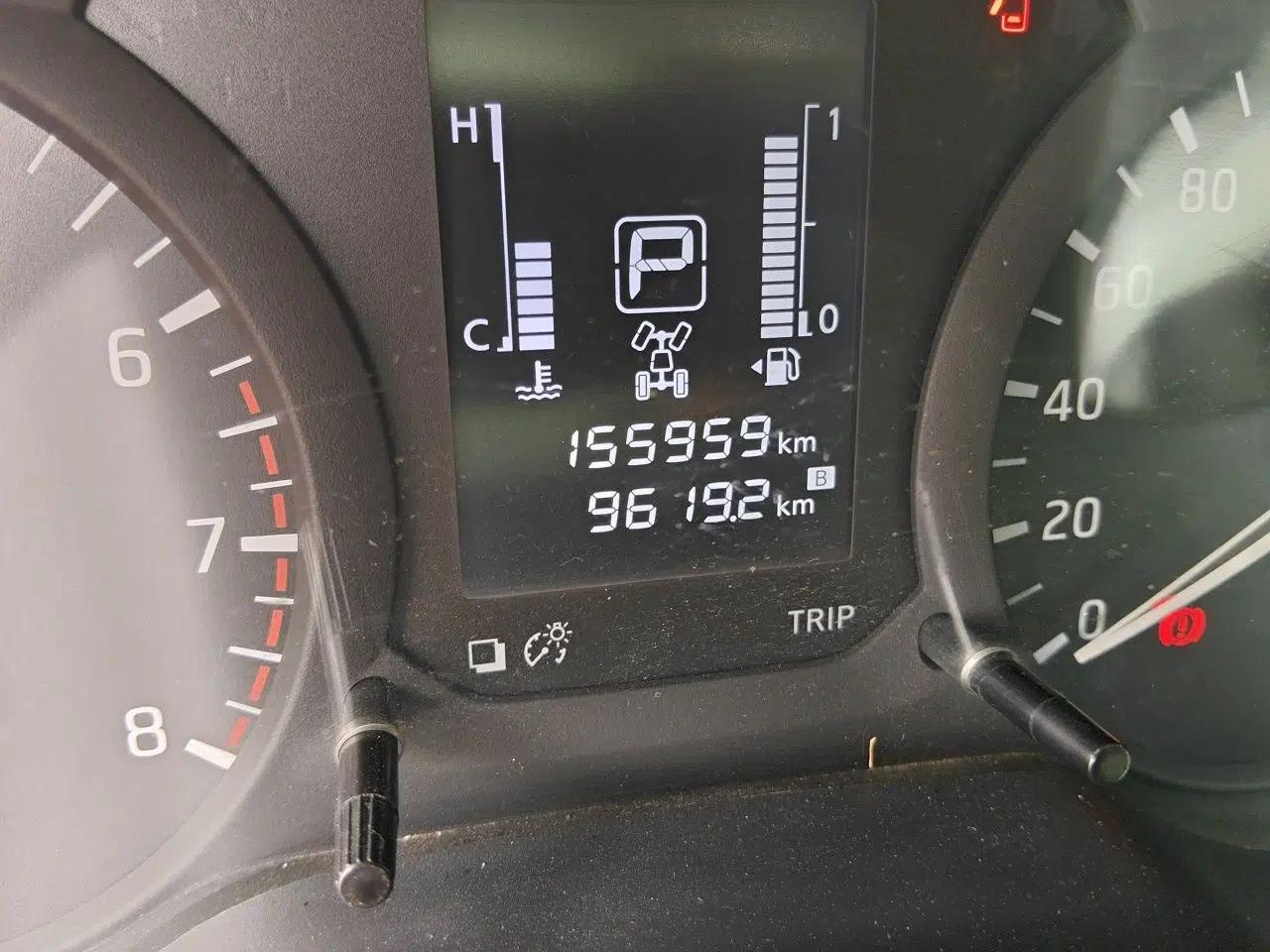 Nissan Navara 2017 2.5L Automatic 4x4 Luxury Edition QR25 — миниатюра 12
