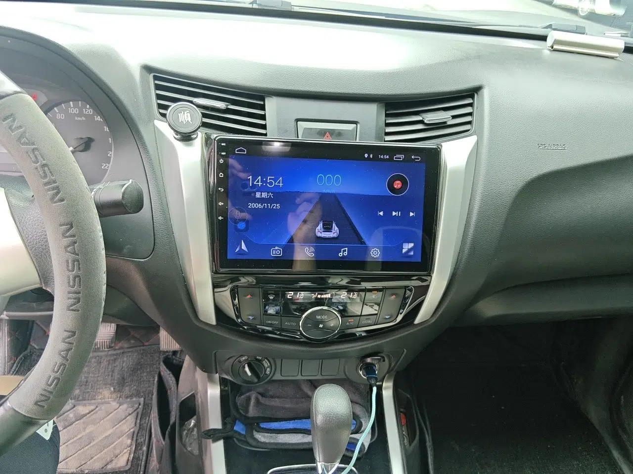 Nissan Navara 2017 2.5L Automatic 4x4 Luxury Edition QR25 — миниатюра 13