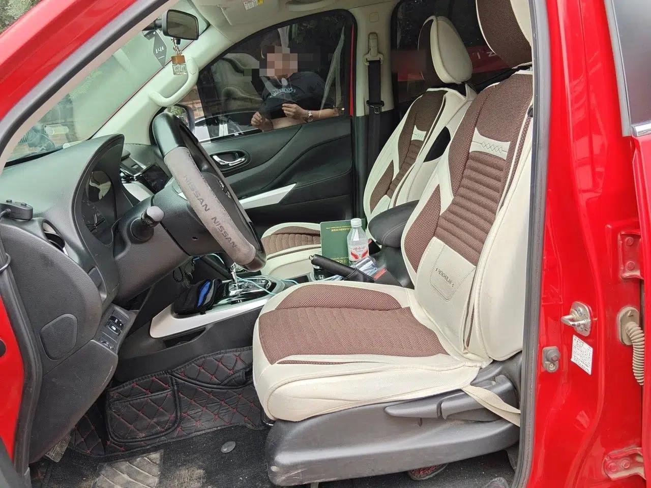 Nissan Navara 2017 2.5L Automatic 4x4 Luxury Edition QR25 — миниатюра 15
