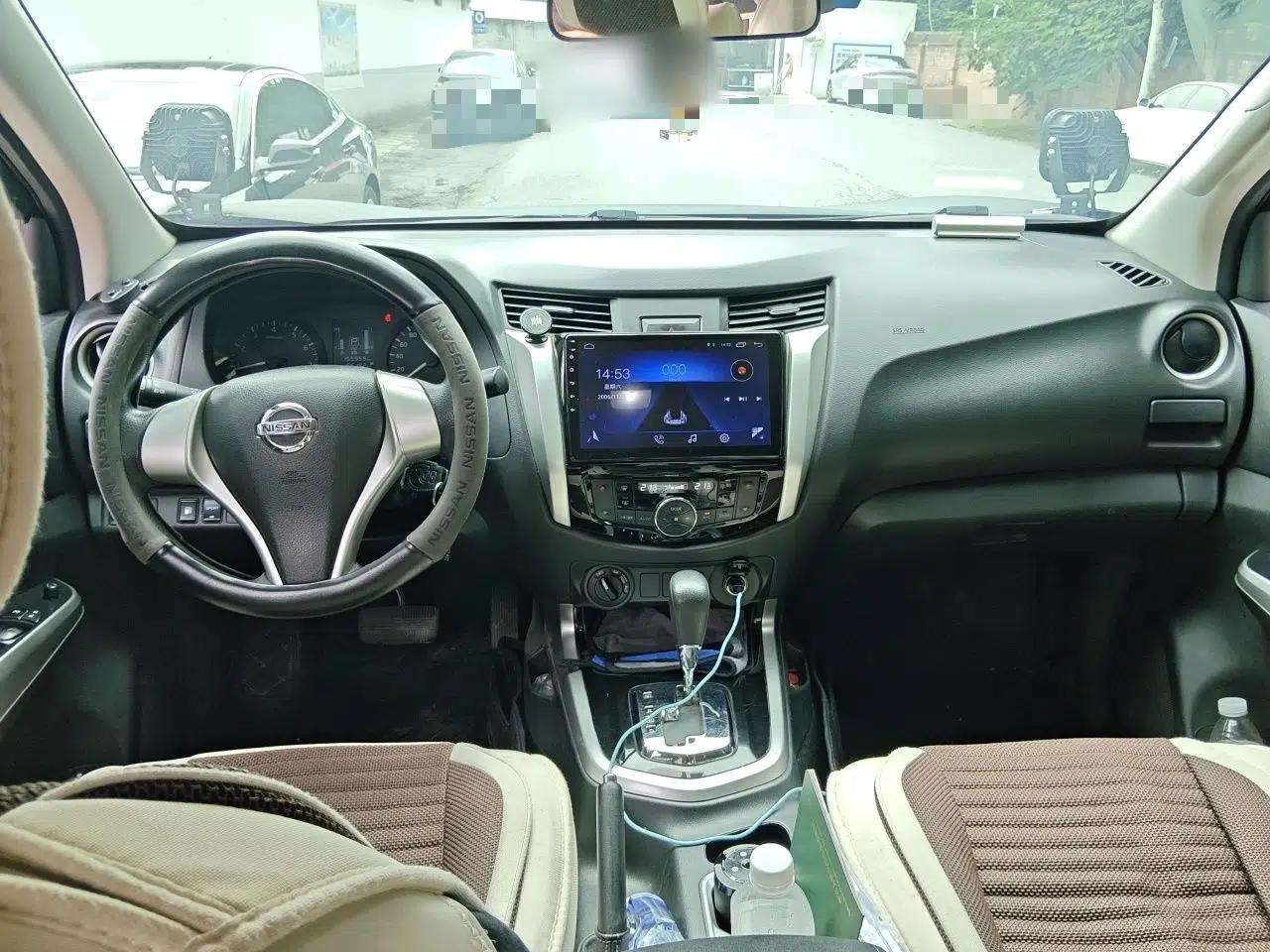Nissan Navara 2017 2.5L Automatic 4x4 Luxury Edition QR25 — миниатюра 9