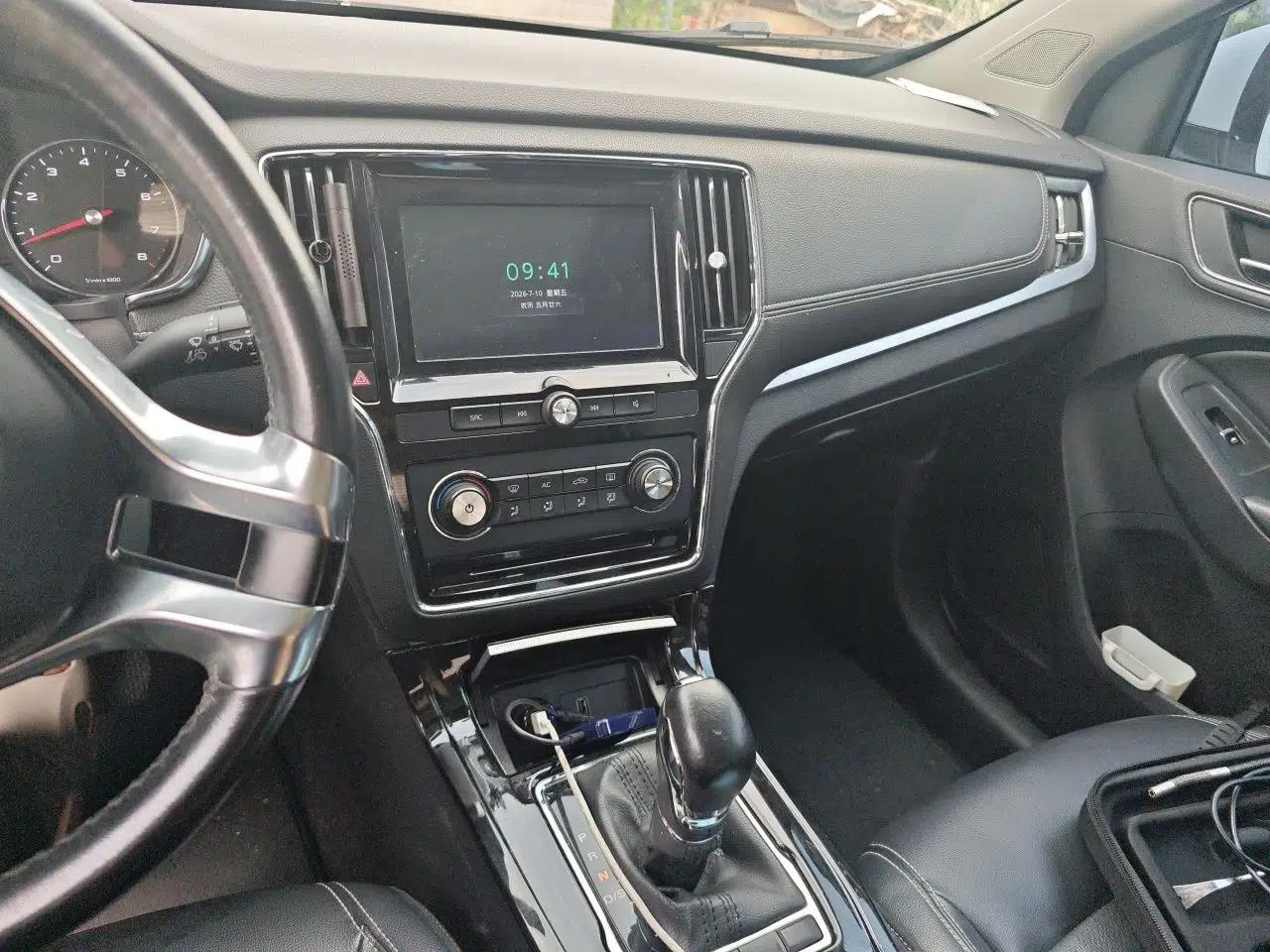 Roewe RX5 2016 20T Two-Wheel Drive Automatic Flagship Edition — миниатюра 13