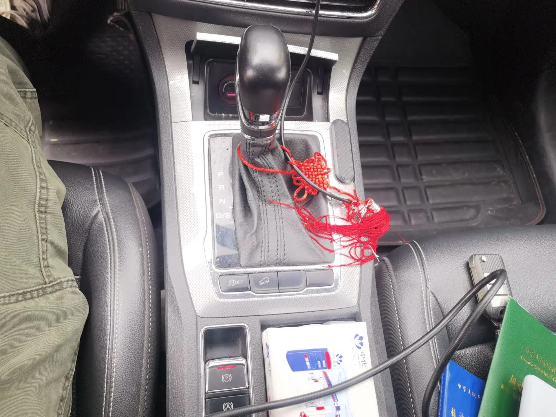 Roewe RX5 2016 20T Two-Wheel Drive Automatic Flagship Edition — миниатюра 14