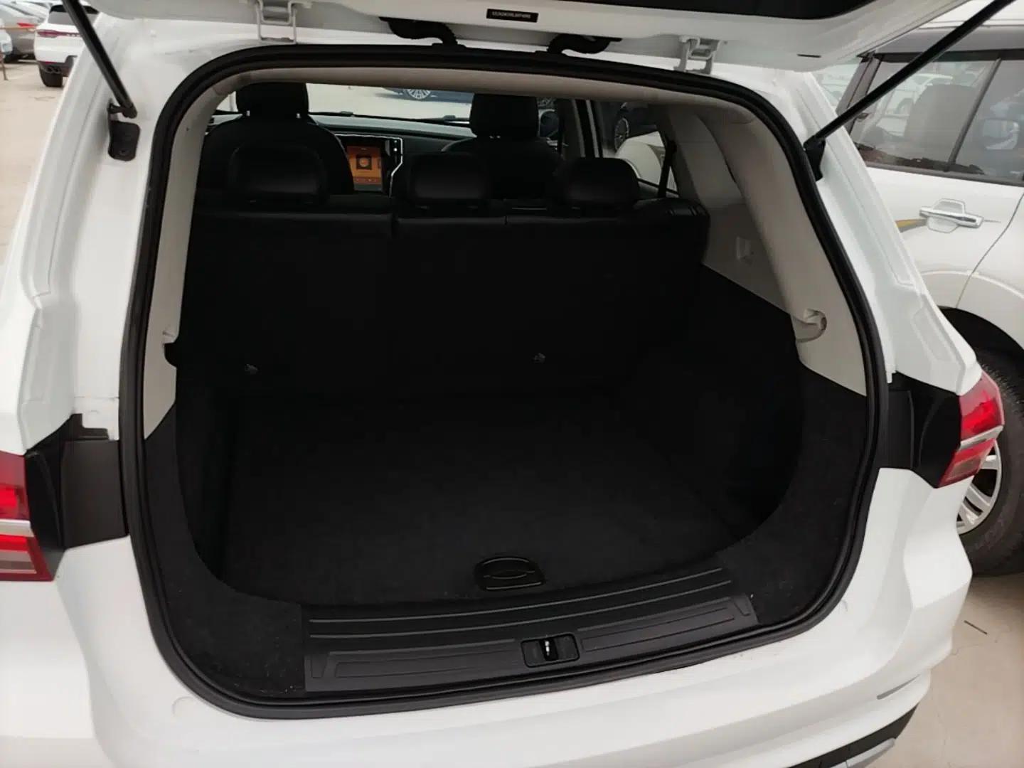 Roewe RX5 2020 20T Automatic 4G Connected Million Edition — миниатюра 22