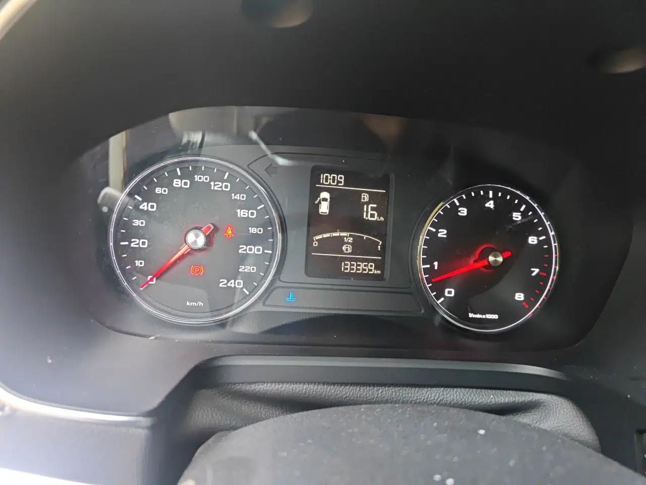 Roewe RX5 2016 20T Two-Wheel Drive Manual Flagship Edition — миниатюра 11