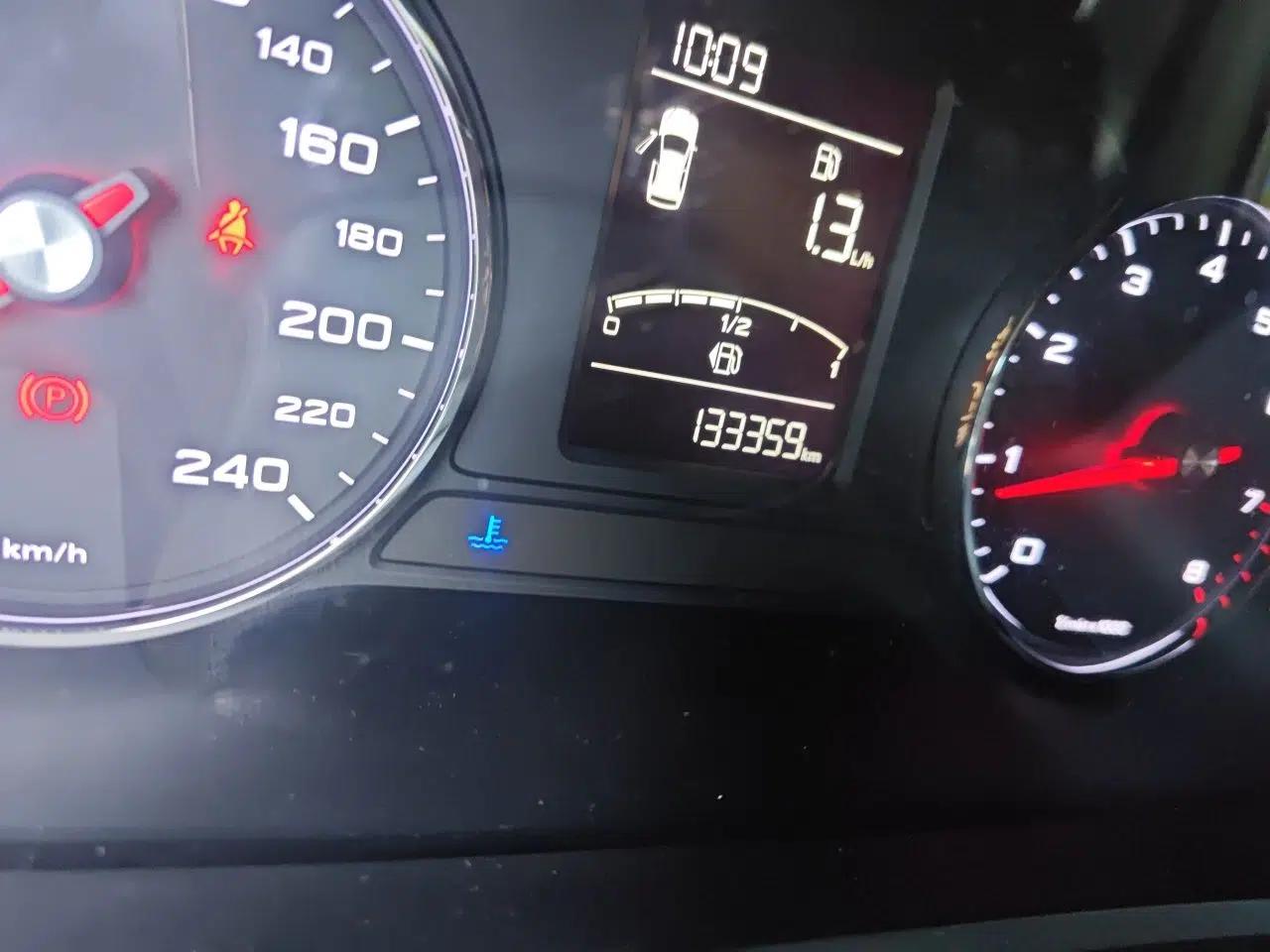 Roewe RX5 2016 20T Two-Wheel Drive Manual Flagship Edition — миниатюра 12