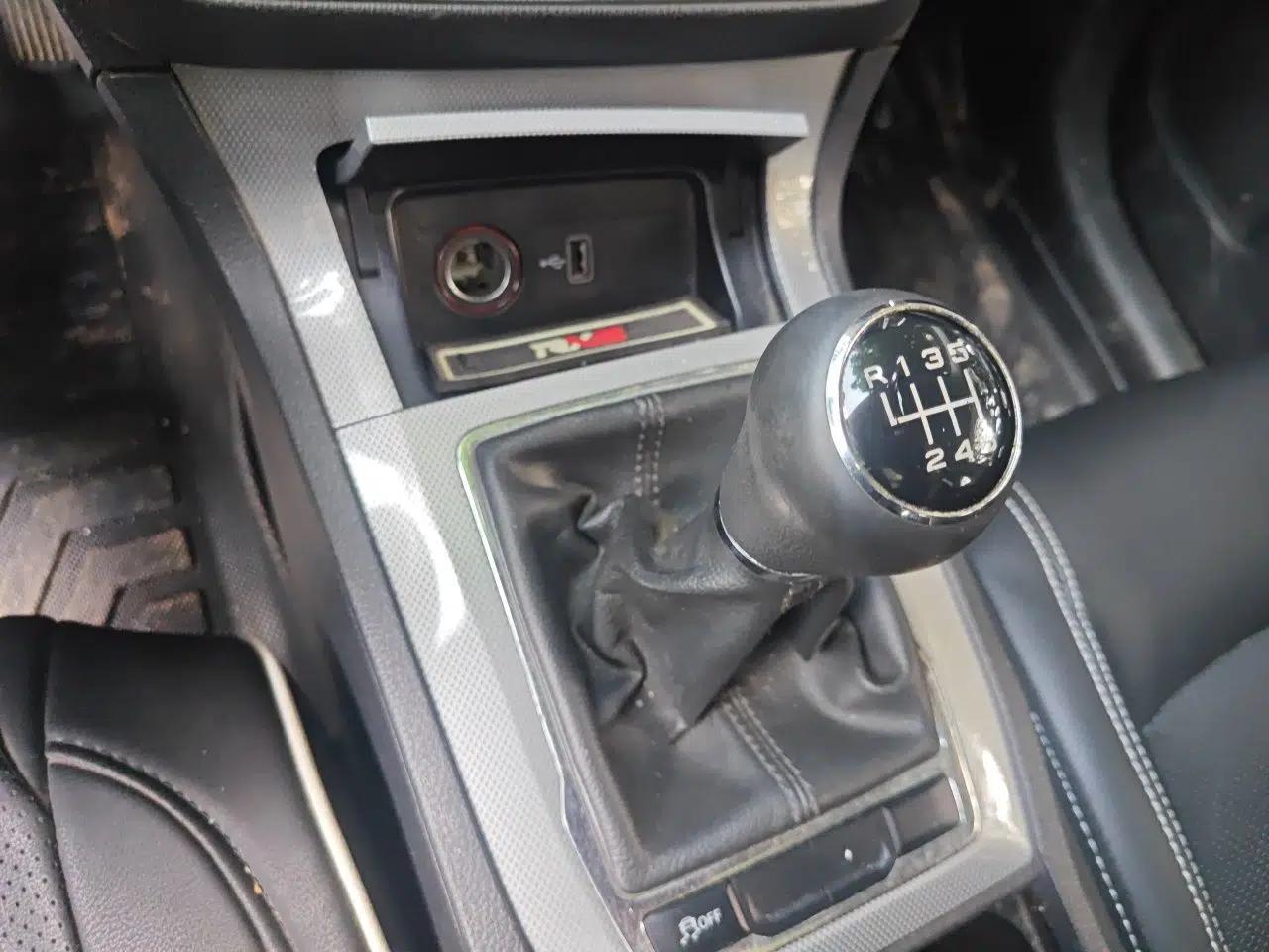 Roewe RX5 2016 20T Two-Wheel Drive Manual Flagship Edition — миниатюра 14