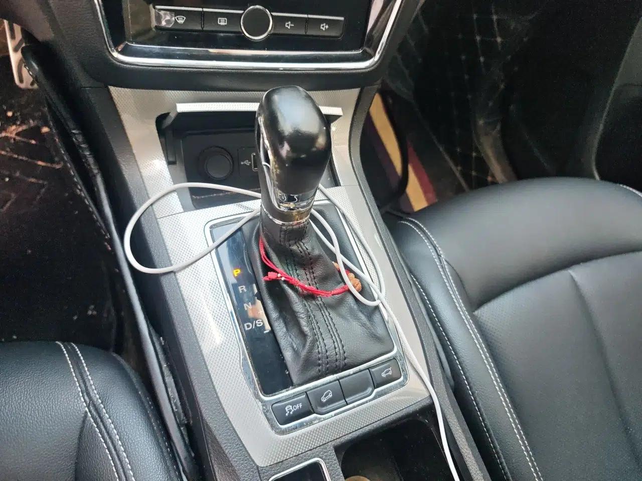 Roewe RX5 2018 20T Two-Wheel Drive Automatic Internet Smart Edition — миниатюра 14