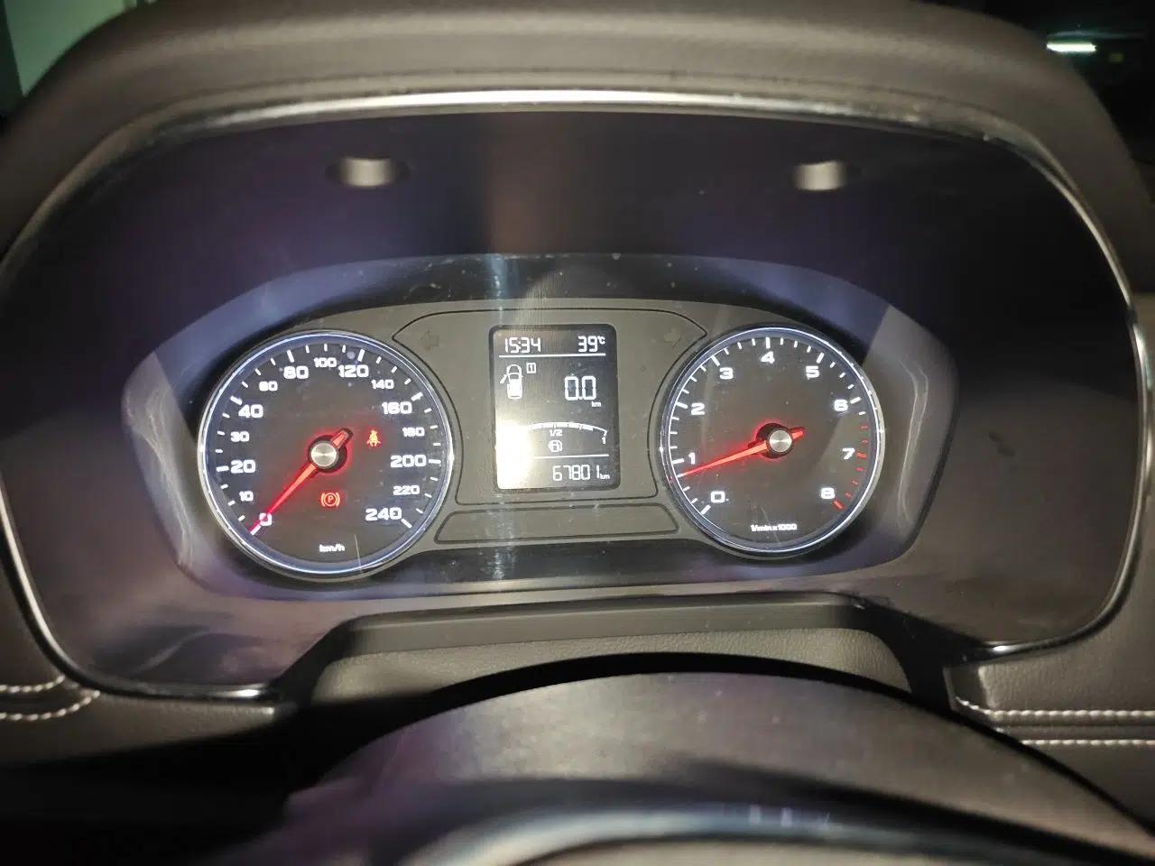 Roewe RX5 2016 20T Two-Wheel Drive Manual Transmission Internet Smart Edition — миниатюра 11