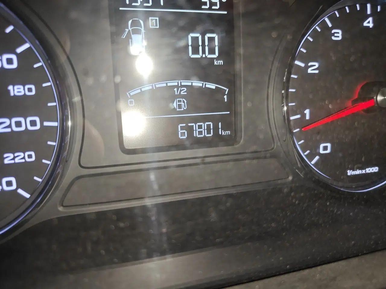 Roewe RX5 2016 20T Two-Wheel Drive Manual Transmission Internet Smart Edition — миниатюра 12