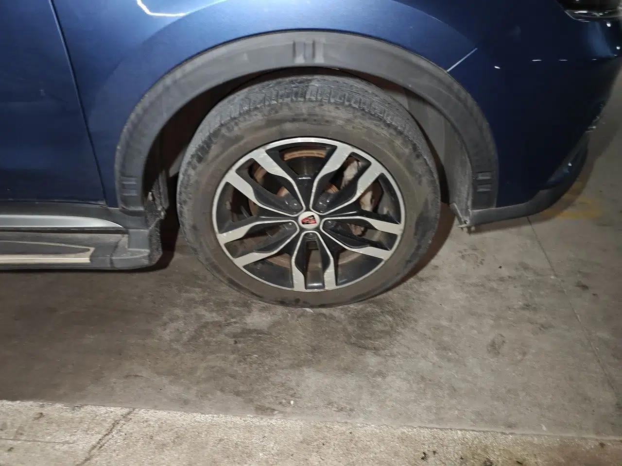 Roewe RX5 2016 20T Two-Wheel Drive Manual Transmission Internet Smart Edition — миниатюра 8