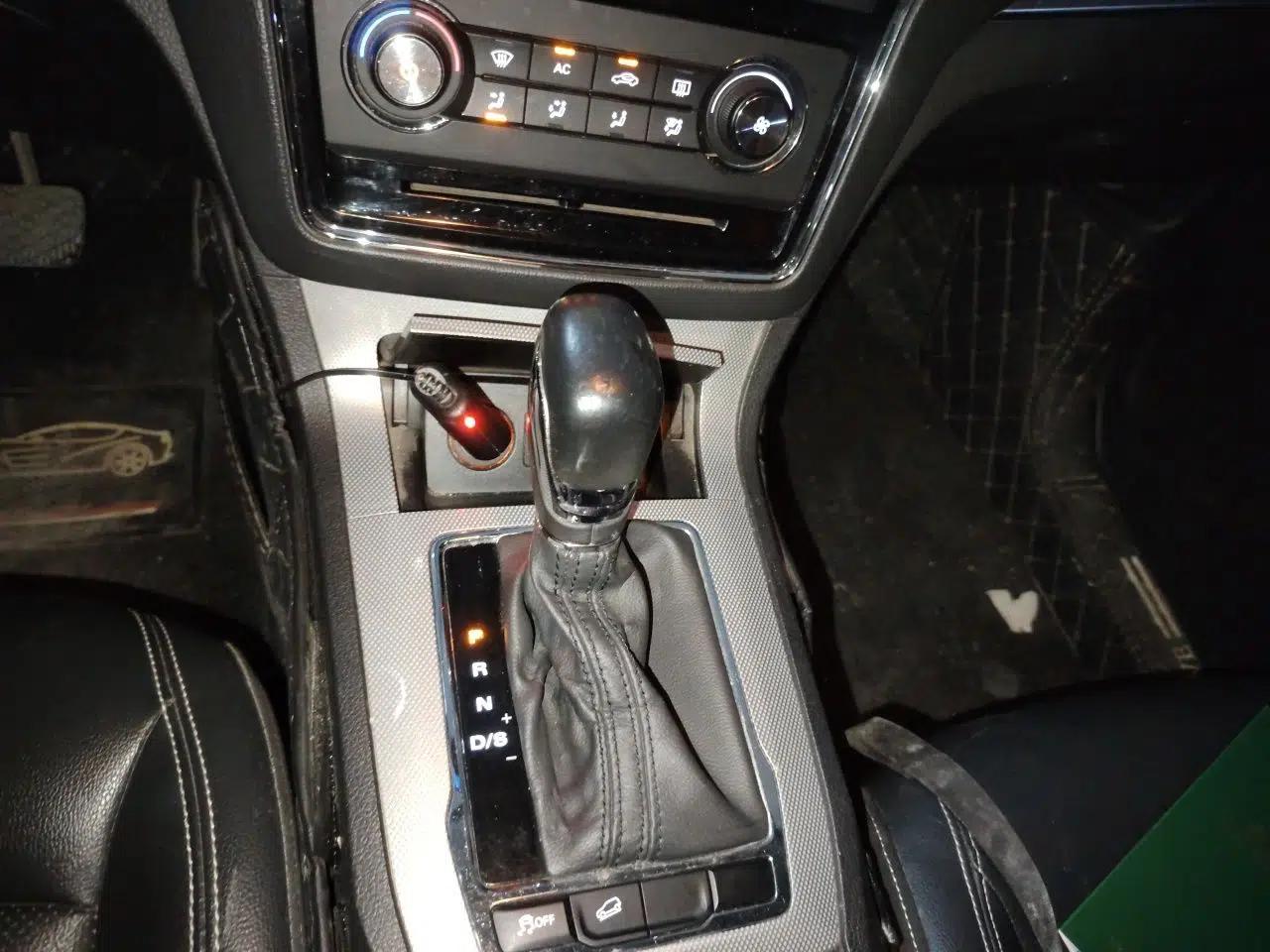Roewe RX5 2018 20T Two-Wheel Drive Automatic Flagship Edition — миниатюра 14