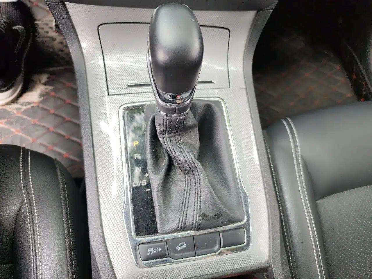 Roewe RX5 2016 20T Two-Wheel Drive Automatic Internet Smart Edition — миниатюра 14