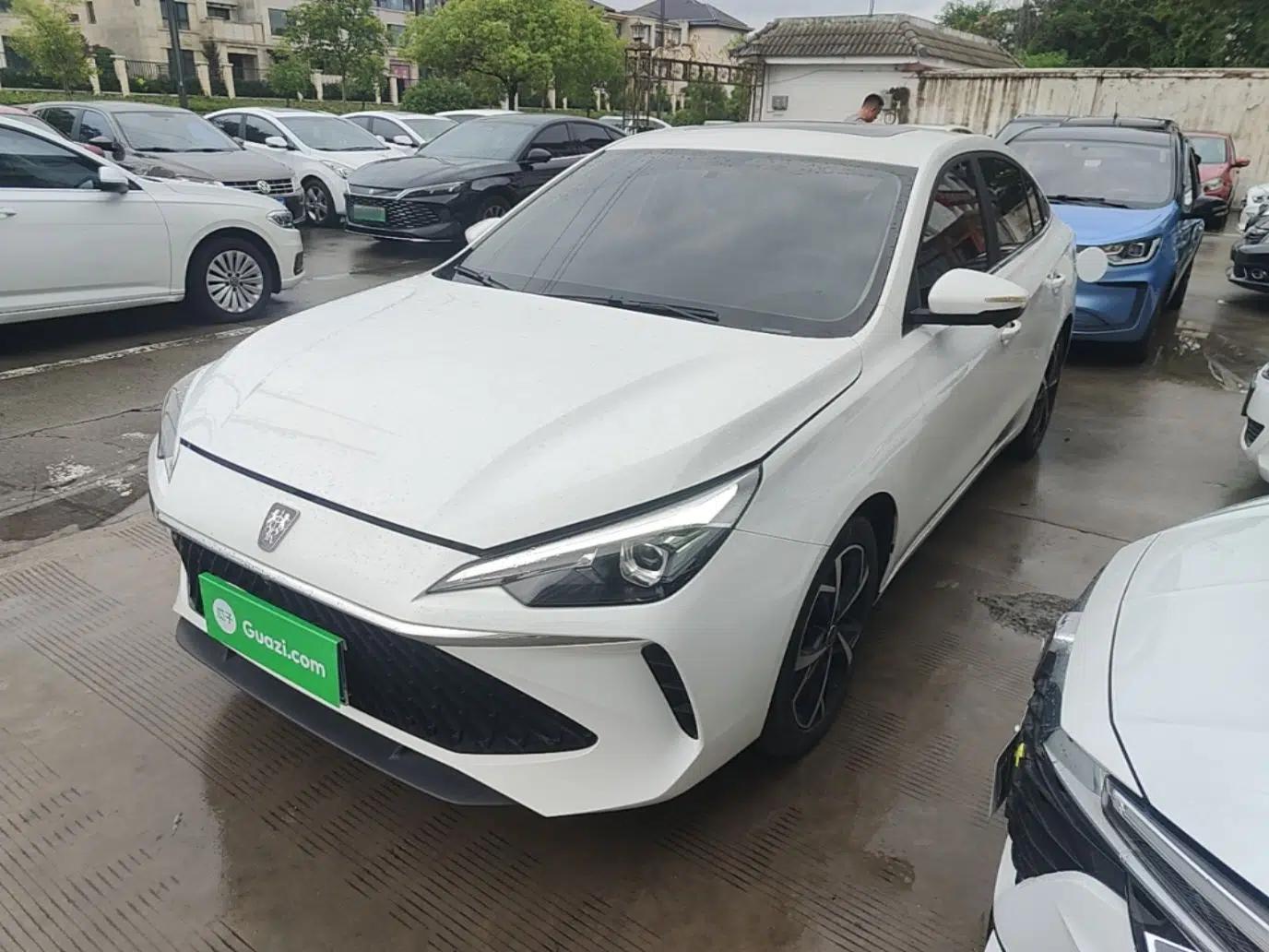 Roewe i5 2023 1.5L CVT Luxury Edition — миниатюра 1