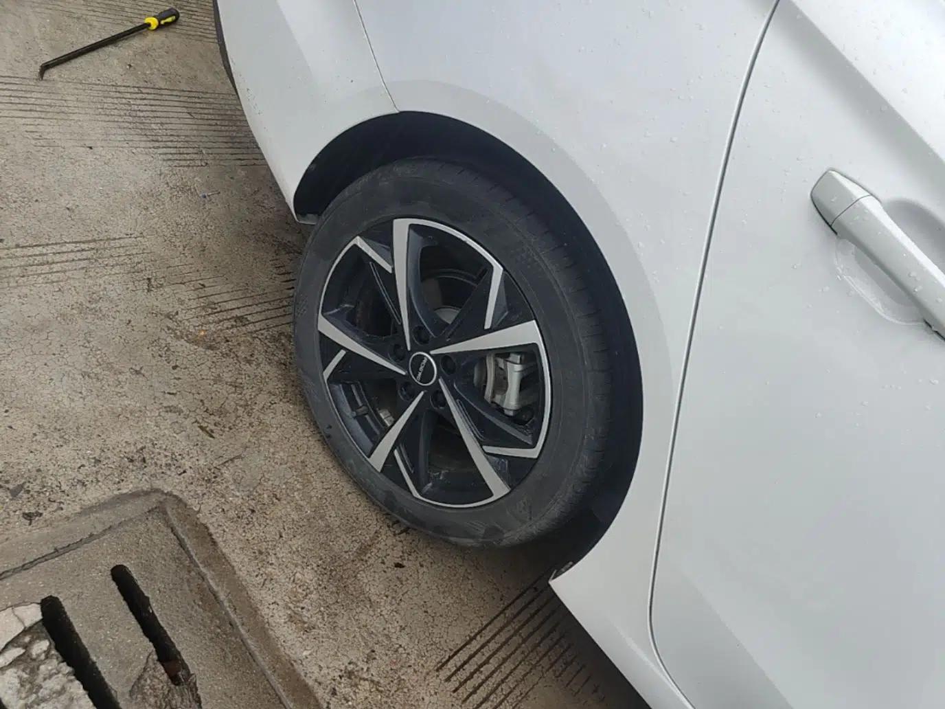 Roewe i5 2023 1.5L CVT Luxury Edition — миниатюра 11