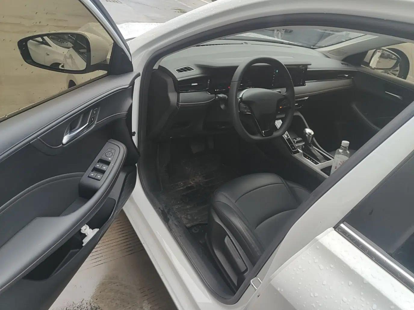 Roewe i5 2023 1.5L CVT Luxury Edition — миниатюра 18