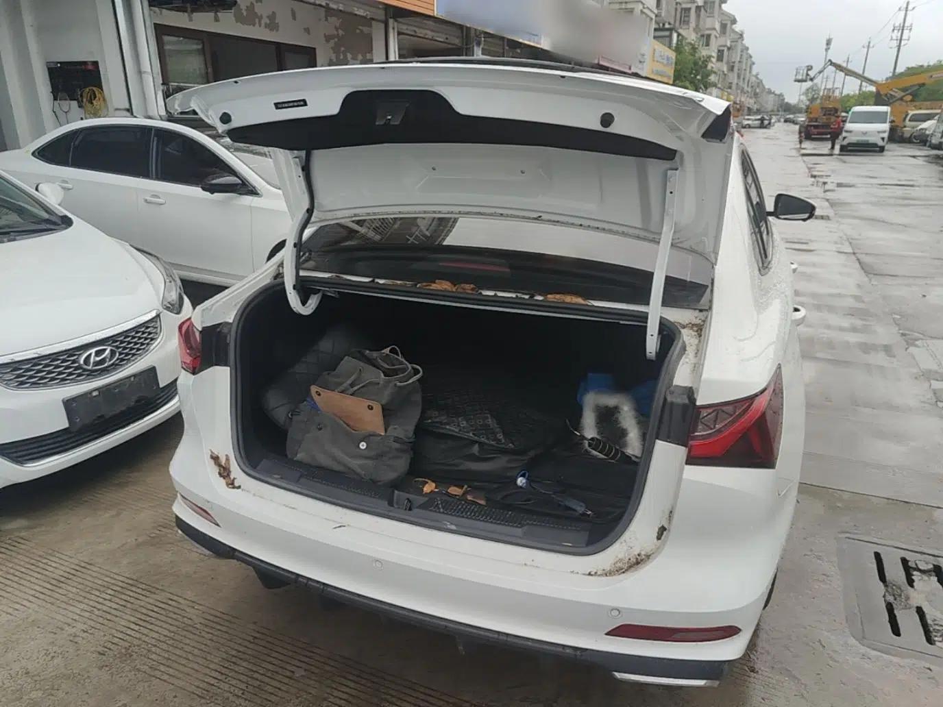 Roewe i5 2023 1.5L CVT Luxury Edition — миниатюра 22