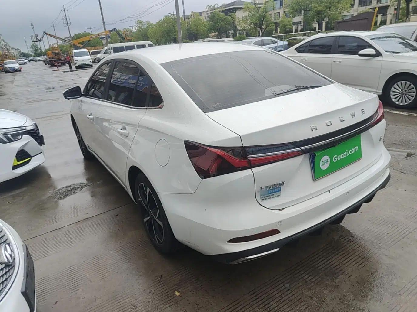 Roewe i5 2023 1.5L CVT Luxury Edition — миниатюра 4