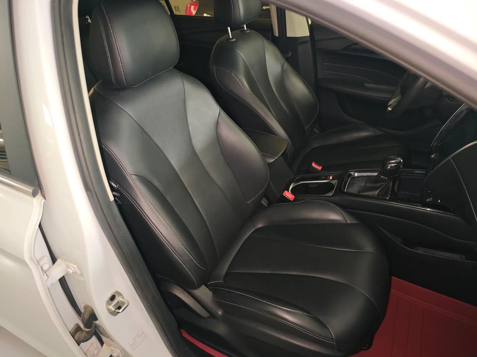 Roewe i5 2020 1.5L Automatic 4G Connect Luxury Flagship Edition — миниатюра 19