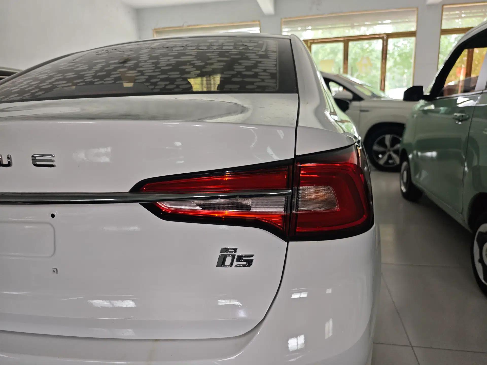 Roewe i5 2020 1.5L Automatic 4G Connect Luxury Flagship Edition — миниатюра 9