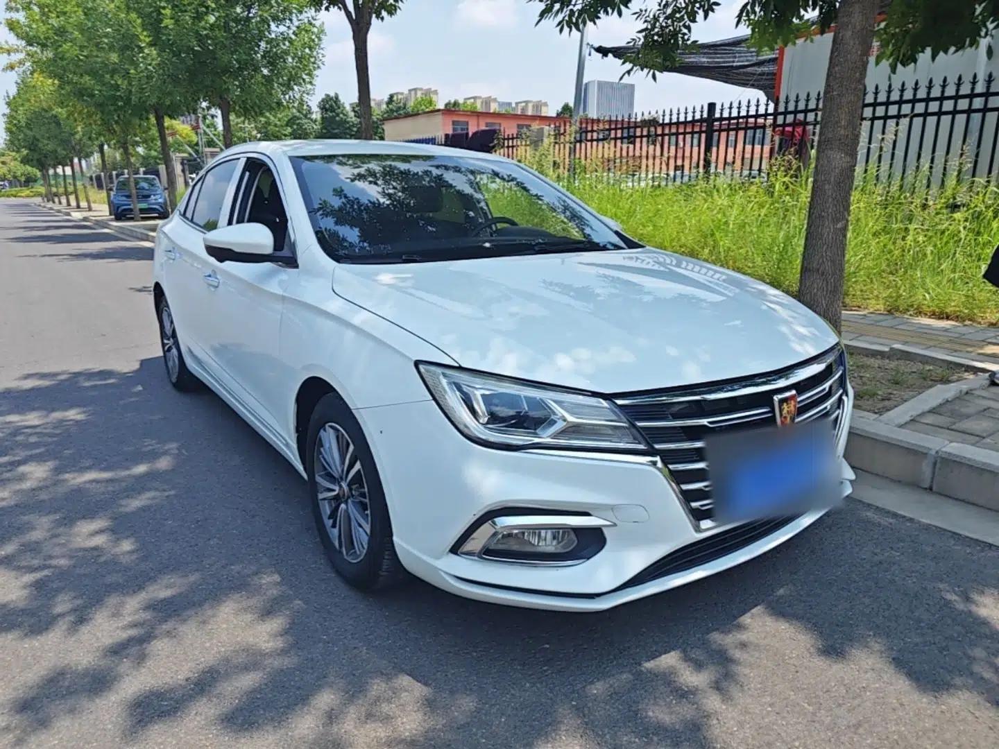 Roewe i5 2019 1.5L Automatic 4G Connected Langhao Edition — миниатюра 3