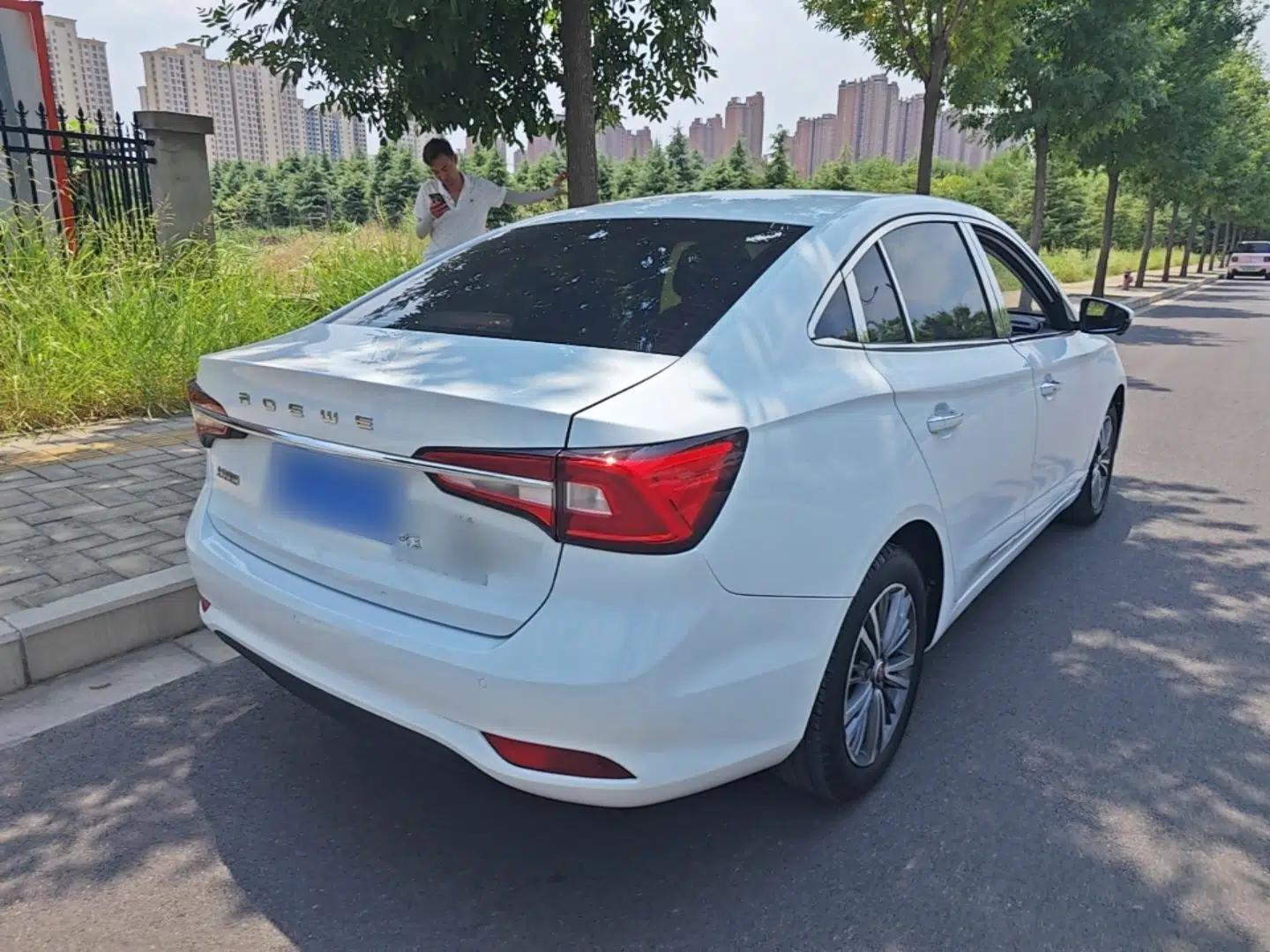 Roewe i5 2019 1.5L Automatic 4G Connected Langhao Edition — миниатюра 6