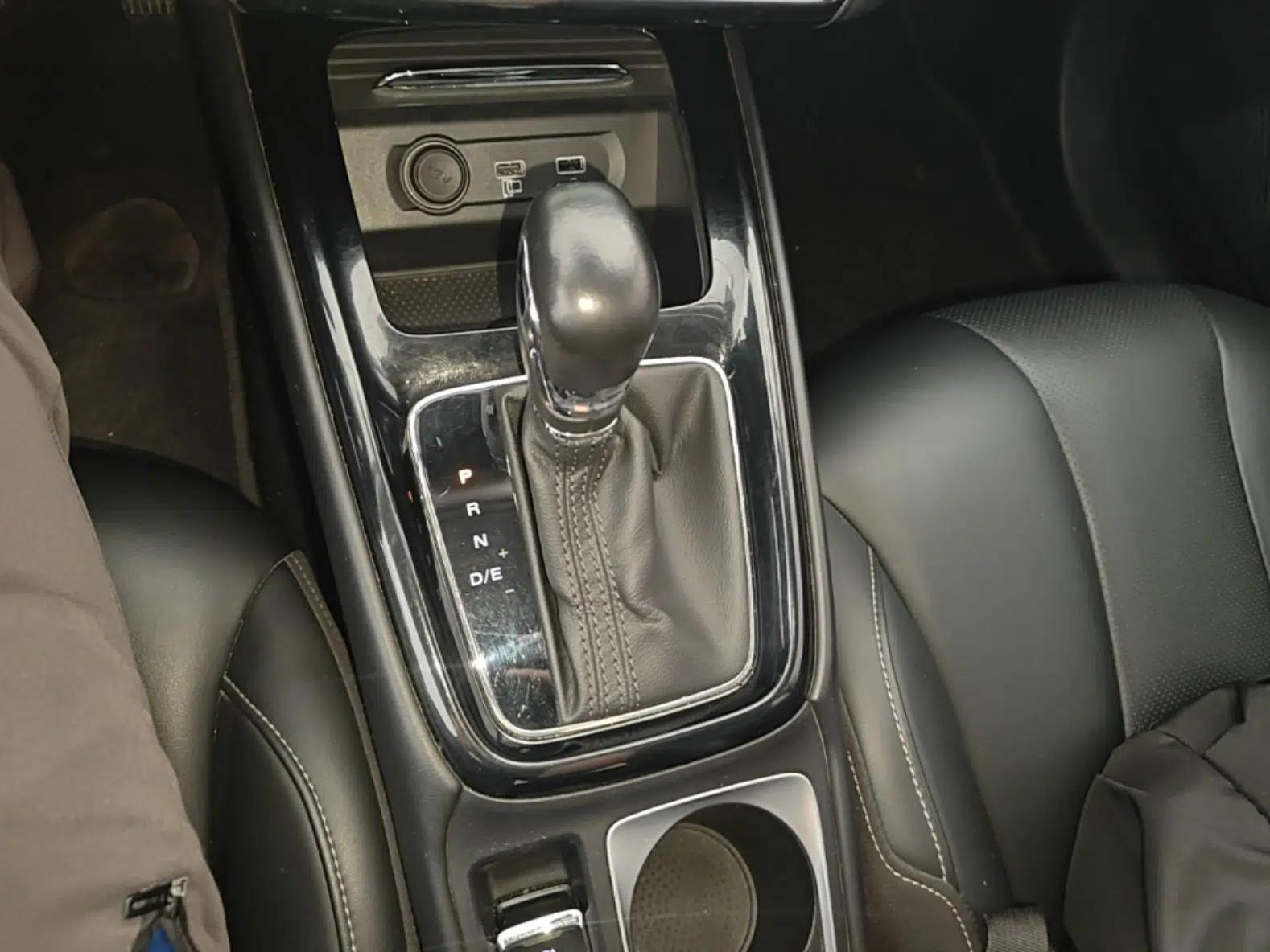 Roewe i5 2020 1.5L Automatic 4G Connect Luxury Flagship Edition — миниатюра 16