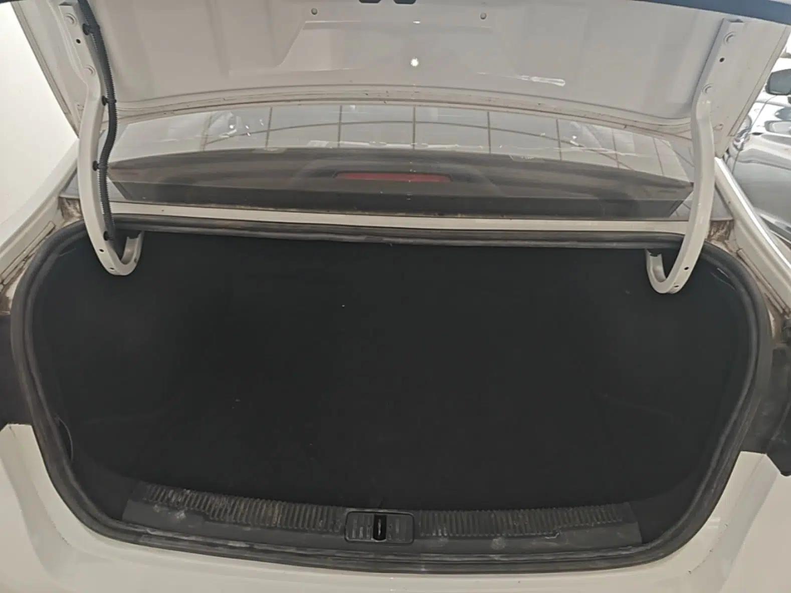 Roewe i5 2020 1.5L Automatic 4G Connect Luxury Flagship Edition — миниатюра 22