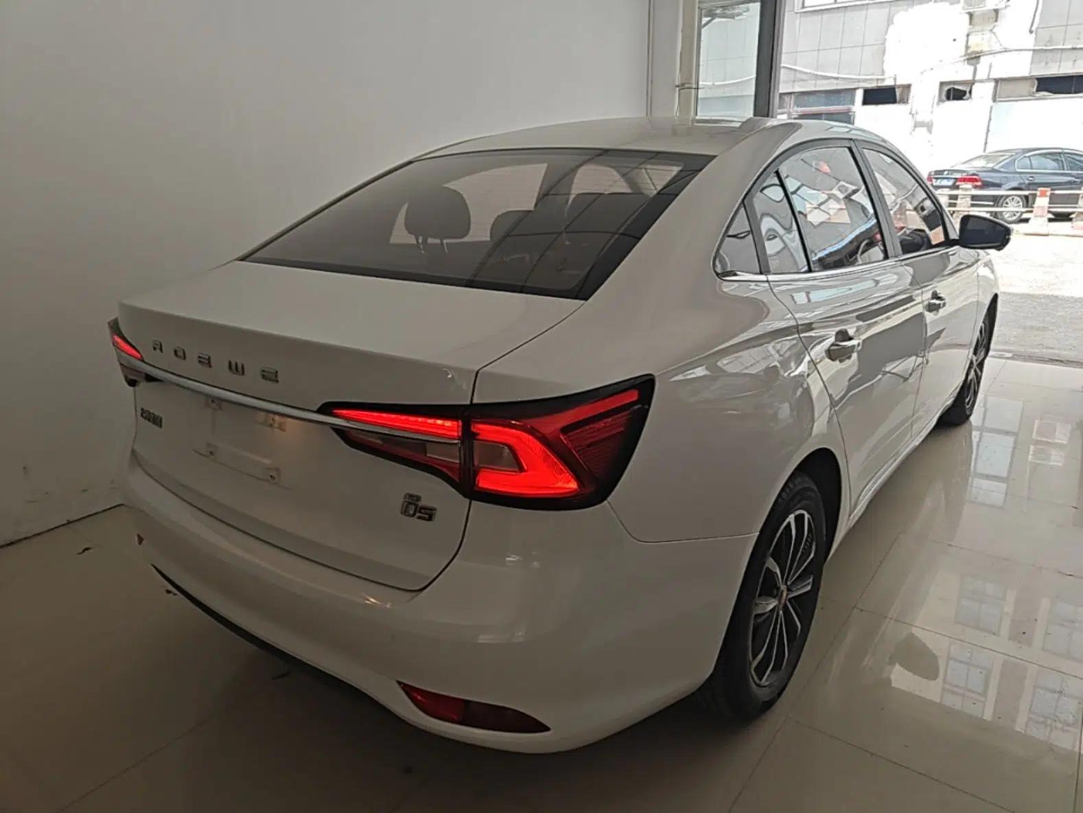 Roewe i5 2020 1.5L Automatic 4G Connect Luxury Flagship Edition — миниатюра 6