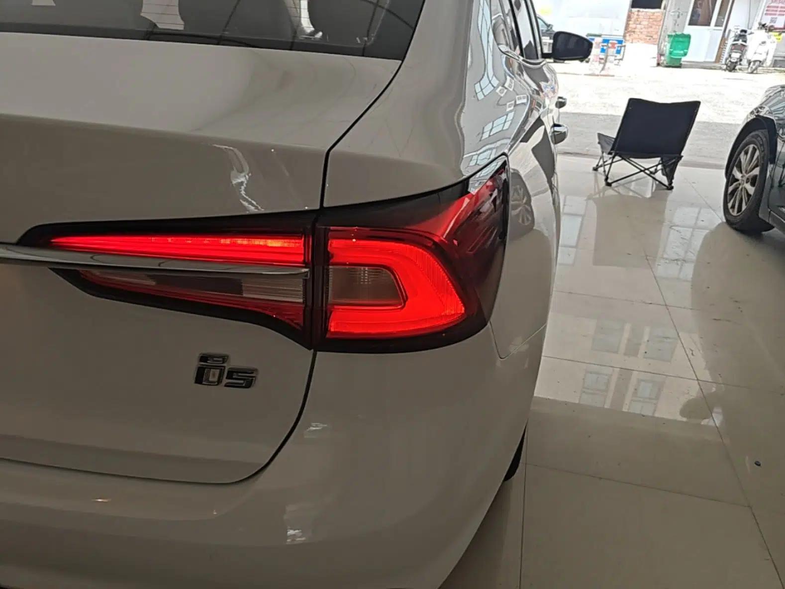 Roewe i5 2020 1.5L Automatic 4G Connect Luxury Flagship Edition — миниатюра 9