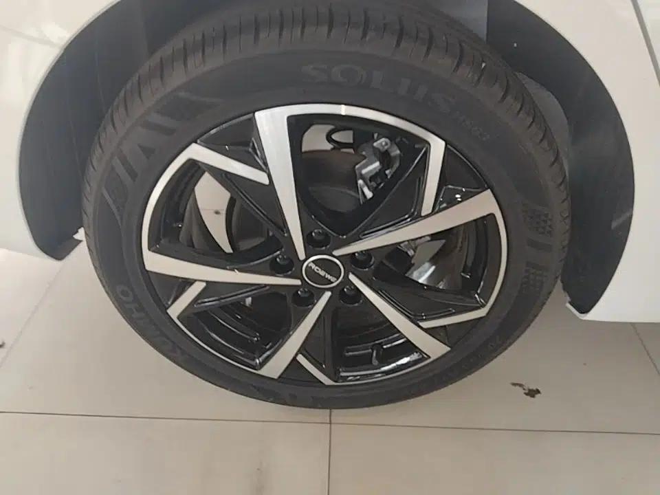 Roewe i5 2023 1.5L CVT Luxury Edition — миниатюра 16