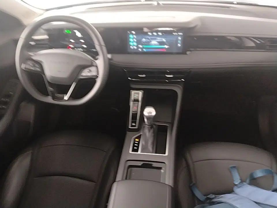 Roewe i5 2023 1.5L CVT Luxury Edition — миниатюра 17