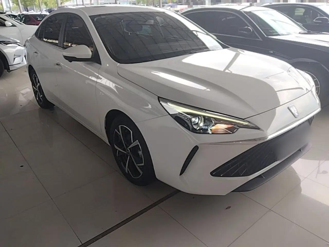 Roewe i5 2023 1.5L CVT Luxury Edition — миниатюра 3