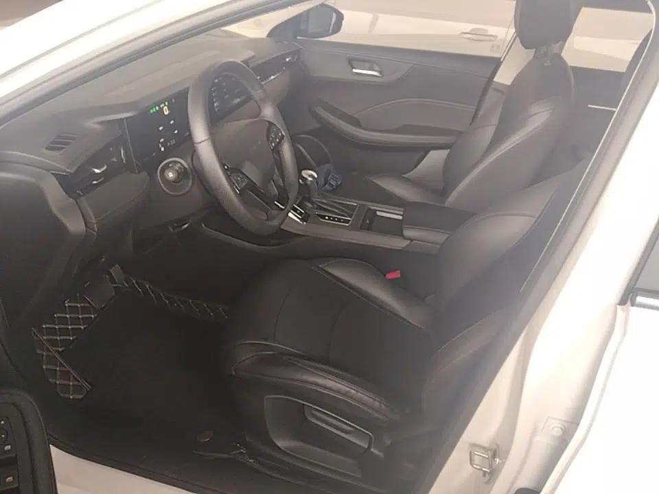 Roewe i5 2023 1.5L CVT Luxury Edition — миниатюра 22