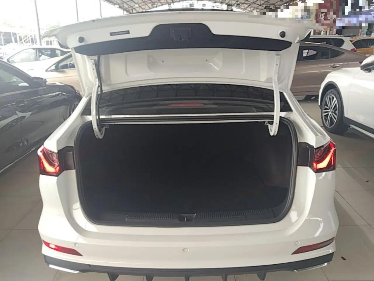 Roewe i5 2023 1.5L CVT Luxury Edition — миниатюра 27